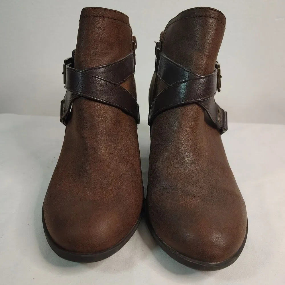 Indigo Rd Brown Ankle Boots Women’s 8.5 Buckle Harness Stacked Heel Zip Booties